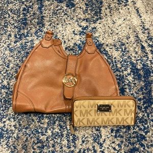 Beautiful camel brown leather purse with wallet